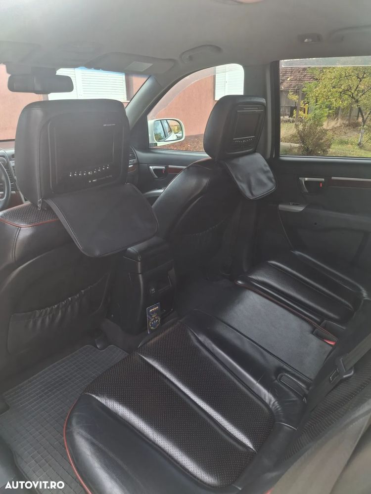 Hyundai Santa Fe 2.2 DSL VGT 5 SEATS 2WD MT CLASSIC - 4