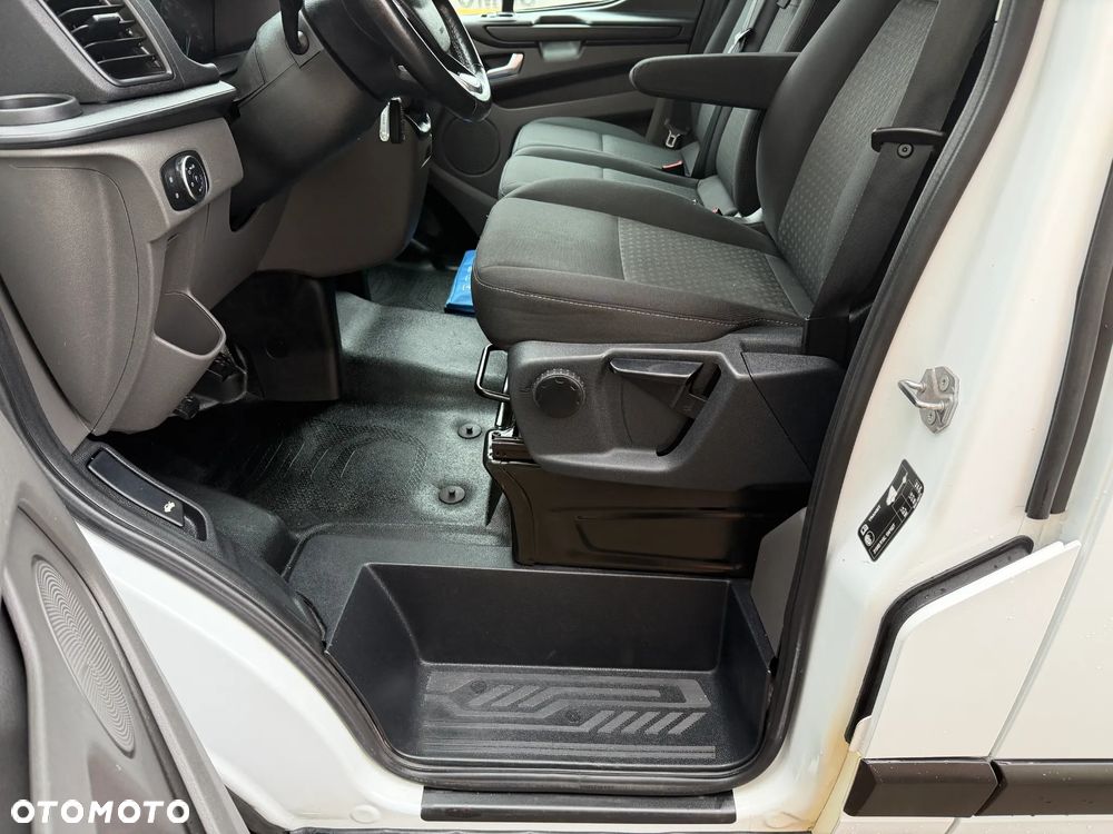 Ford Custom L2H1 - 19