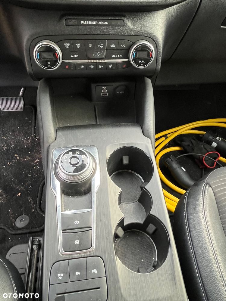 Ford Kuga 2.5 Duratec PHEV TITANIUM - 24