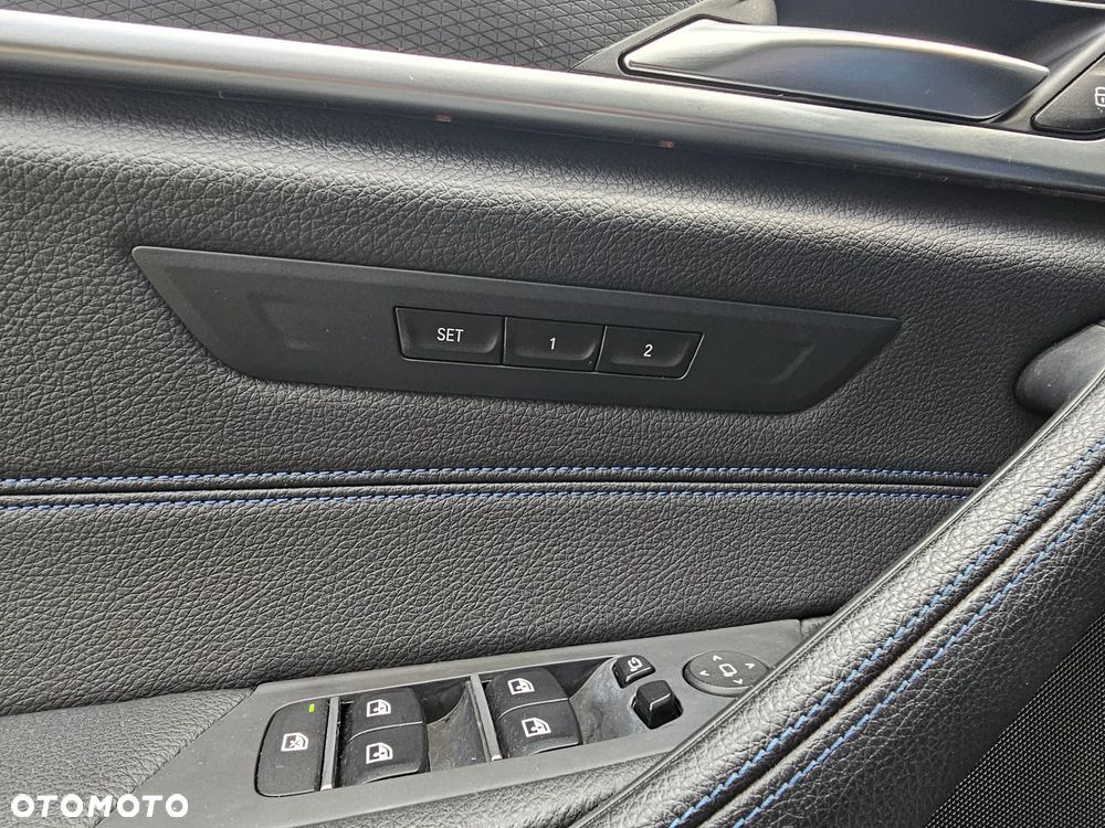 BMW Seria 5 520d xDrive - 12