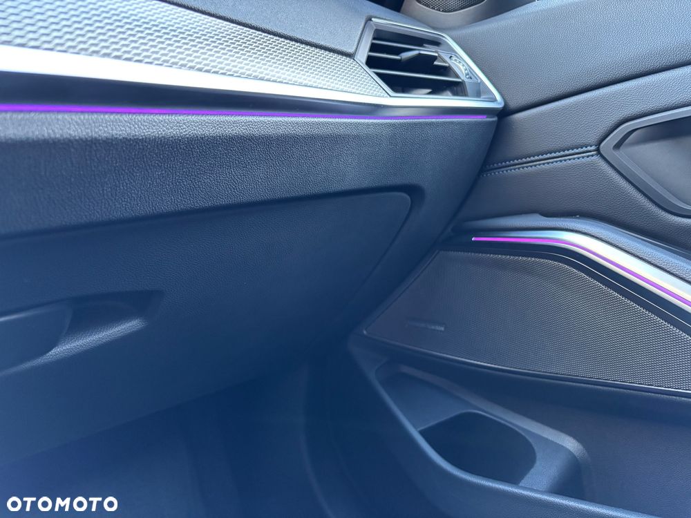 BMW Seria 3 330e xDrive M Sport - 17