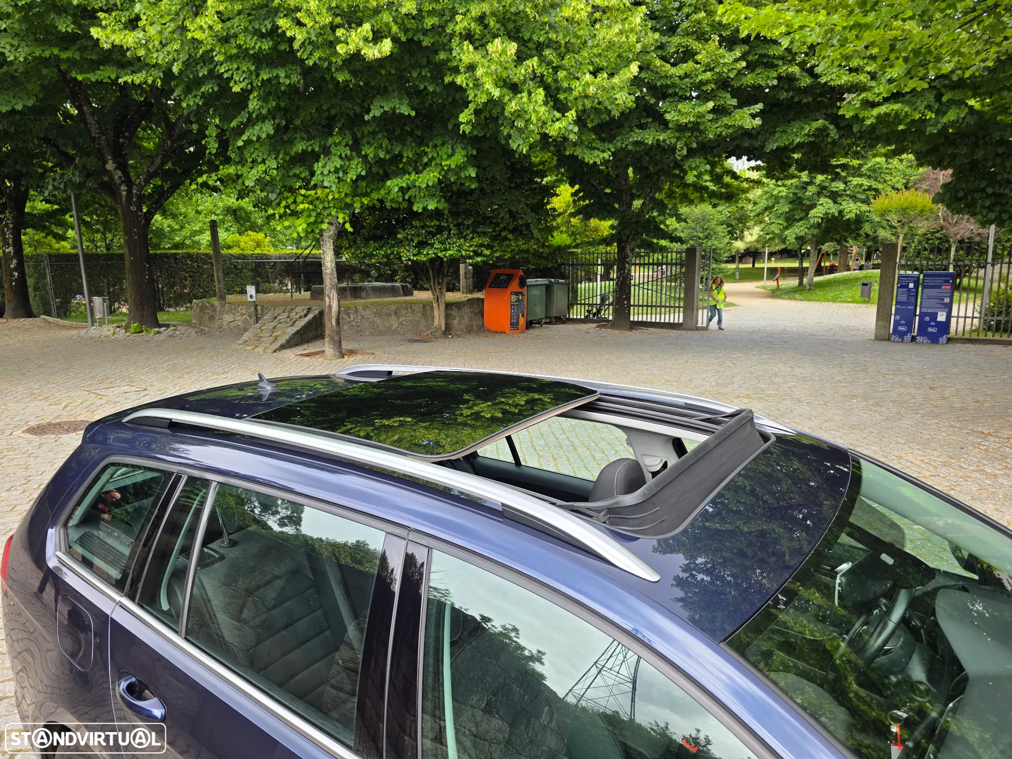 VW Golf Variant 1.6 TDi Highline DSG - 20
