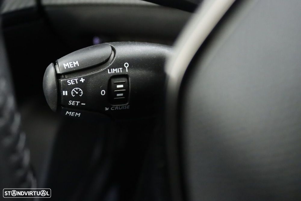 Peugeot 2008 PureTech 100 Allure - 16