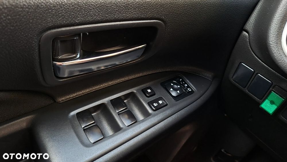 Mitsubishi Outlander 2.0 2WD Inform - 26