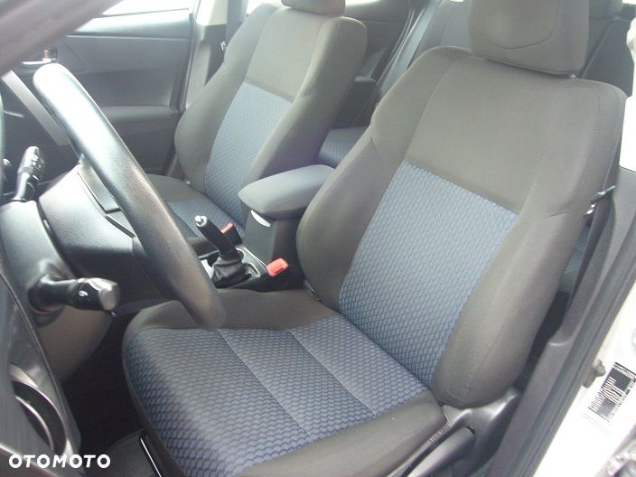 Toyota Auris 1.4 D-4D Active - 12