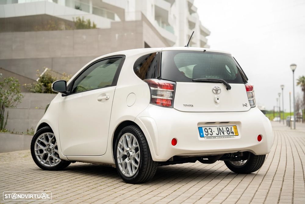 Toyota iQ - 5