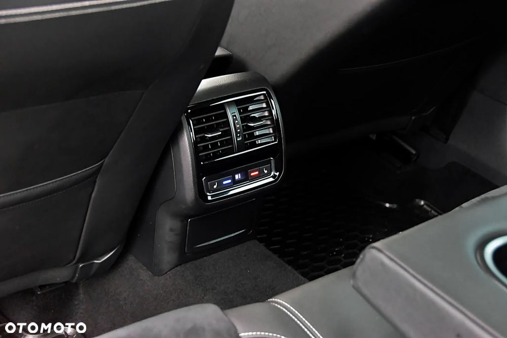 Volkswagen Passat 2.0 TSI Elegance DSG - 24