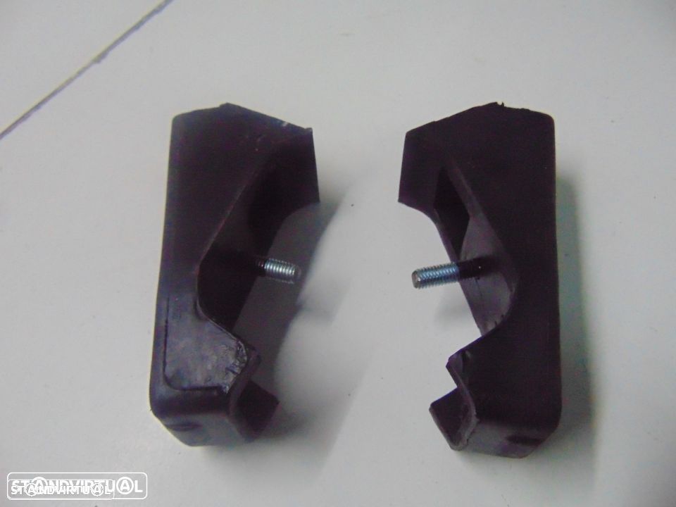 renault 4 L escudetes dos para choques novos - 3