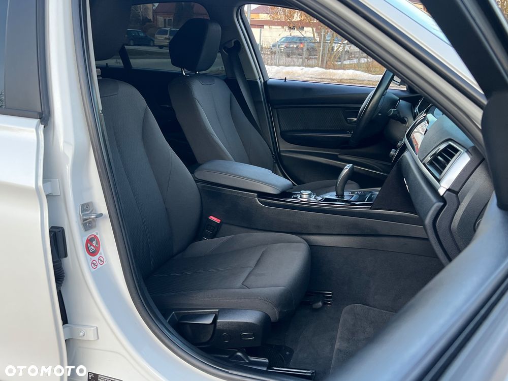 BMW Seria 3 318i - 6