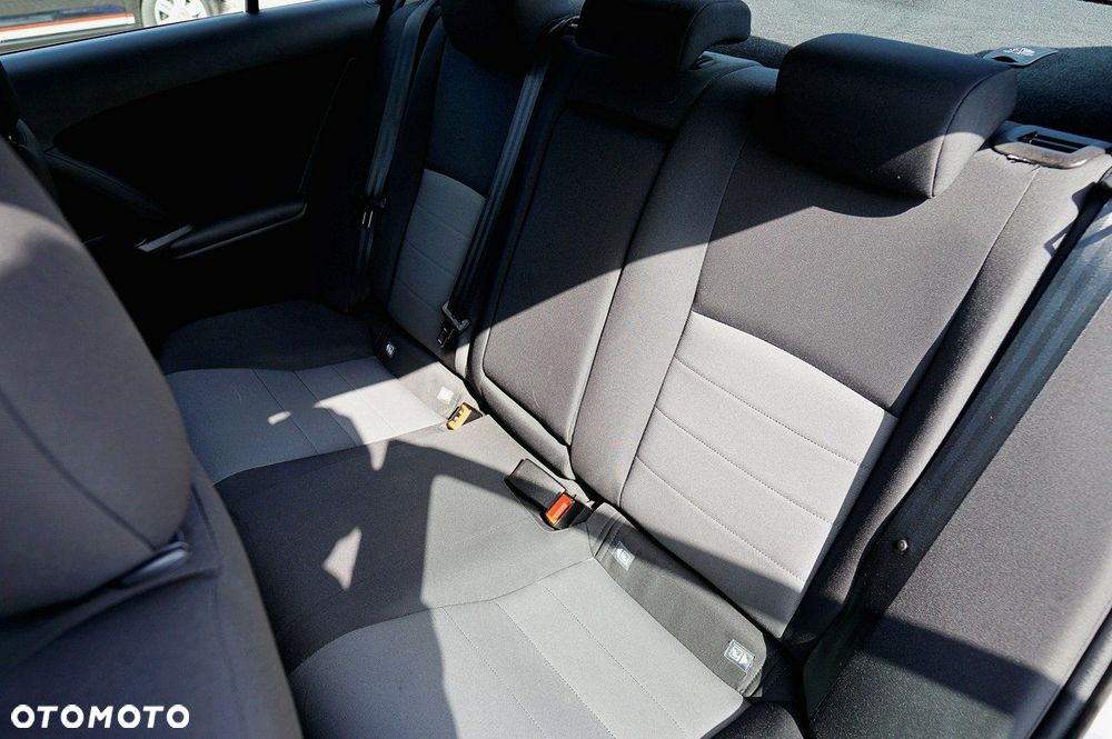 Toyota Avensis 1.8 Active MS - 19