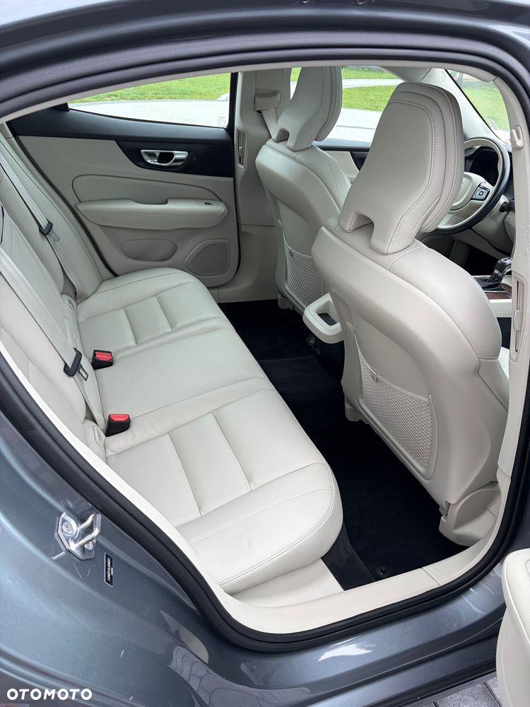 Volvo S60 T5 Momentum Pro - 24