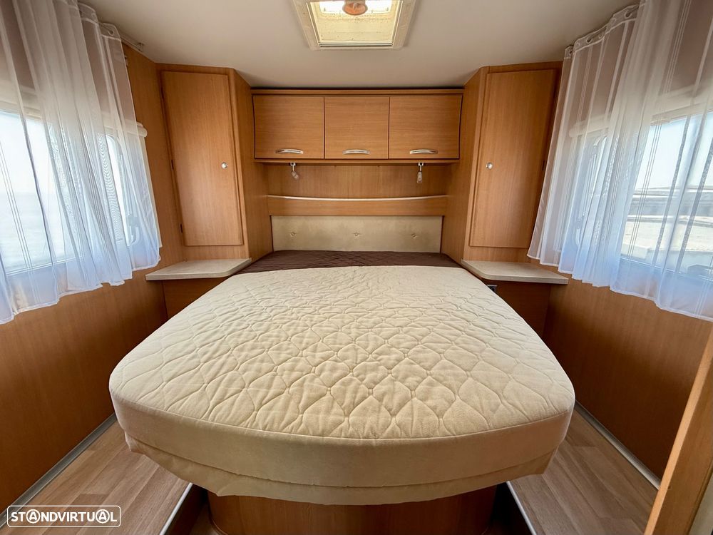 Chausson Flash 28 - Cama Central - 6