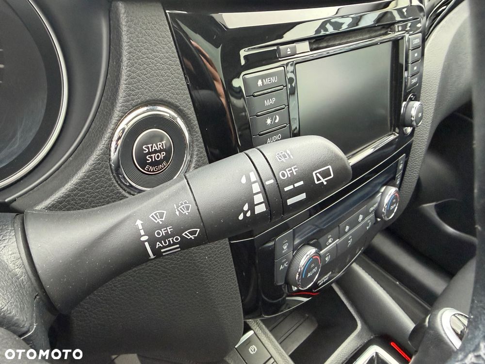 Nissan Qashqai 1.3 DIG-T N-Connecta DCT - 24