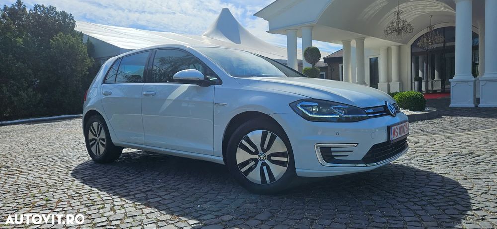 Volkswagen e-Golf - 12