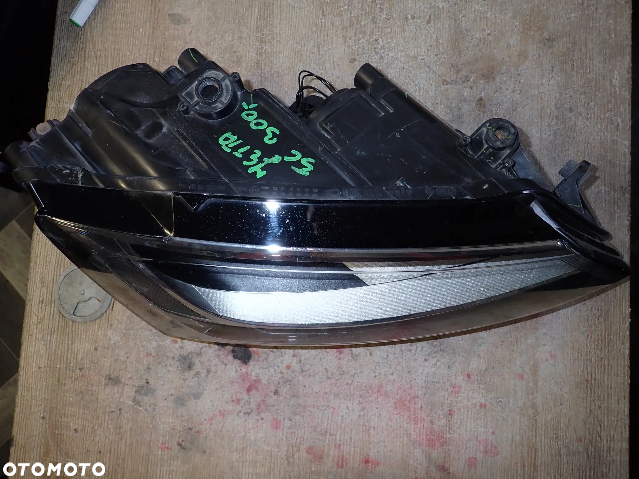VOLKSWAGEN JETTA 5C LAMPA PRAWY PRZÓD 5C7941006A - 2