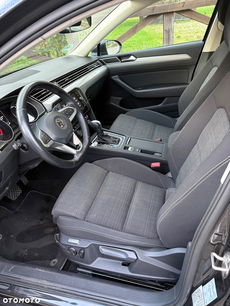 Volkswagen Passat - 17