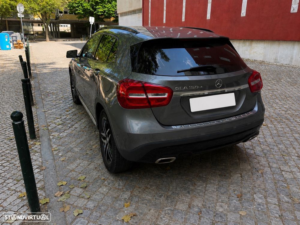 Mercedes-Benz GLA 180 d Activity Edition - 3