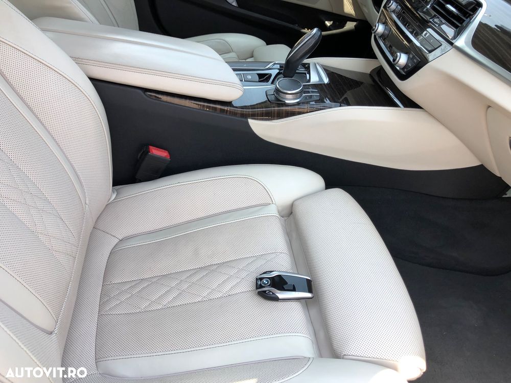 BMW Seria 5 530d xDrive AT - 10