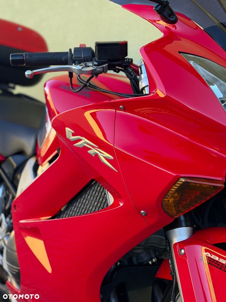 Honda VFR - 4