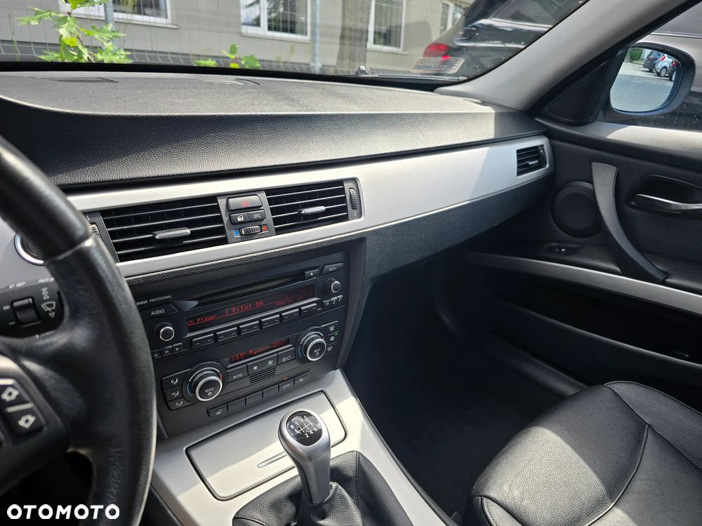 BMW Seria 3 320i - 23