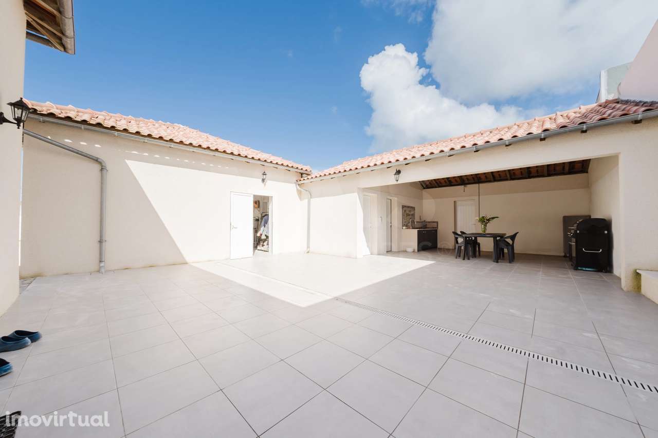 Moradia Térrea Renovada com Terreno Amplo – Próxima das Caldas da R... - Grande imagem: 2/40