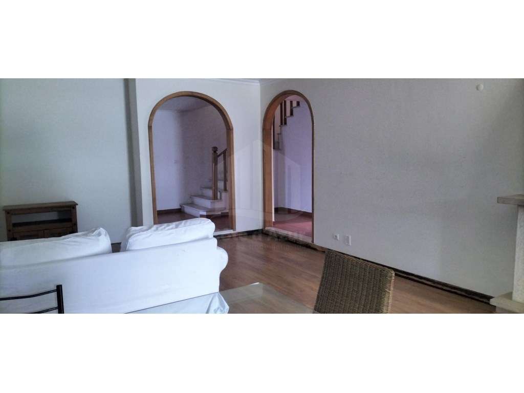 Moradia T4+1 com Jardim e Churrasqueira em Sesimbra, Castelo - Grande imagem: 3/18