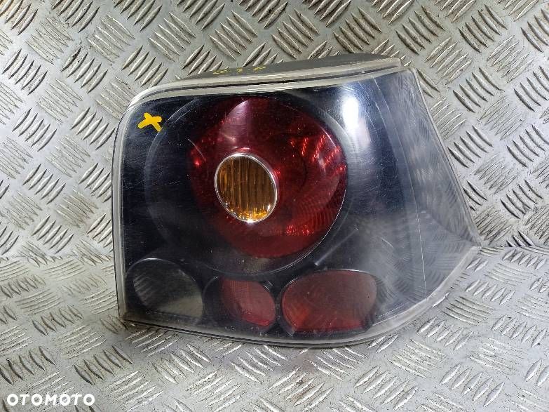 LAMPA PRAWA TYLNA VOLKSWAGEN GOLF 4 - 1