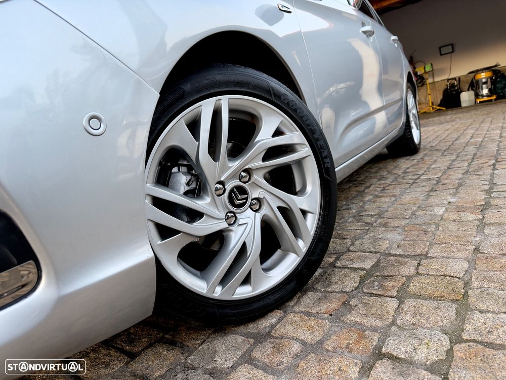 Citroën C4 HDi 110 Exclusive - 13