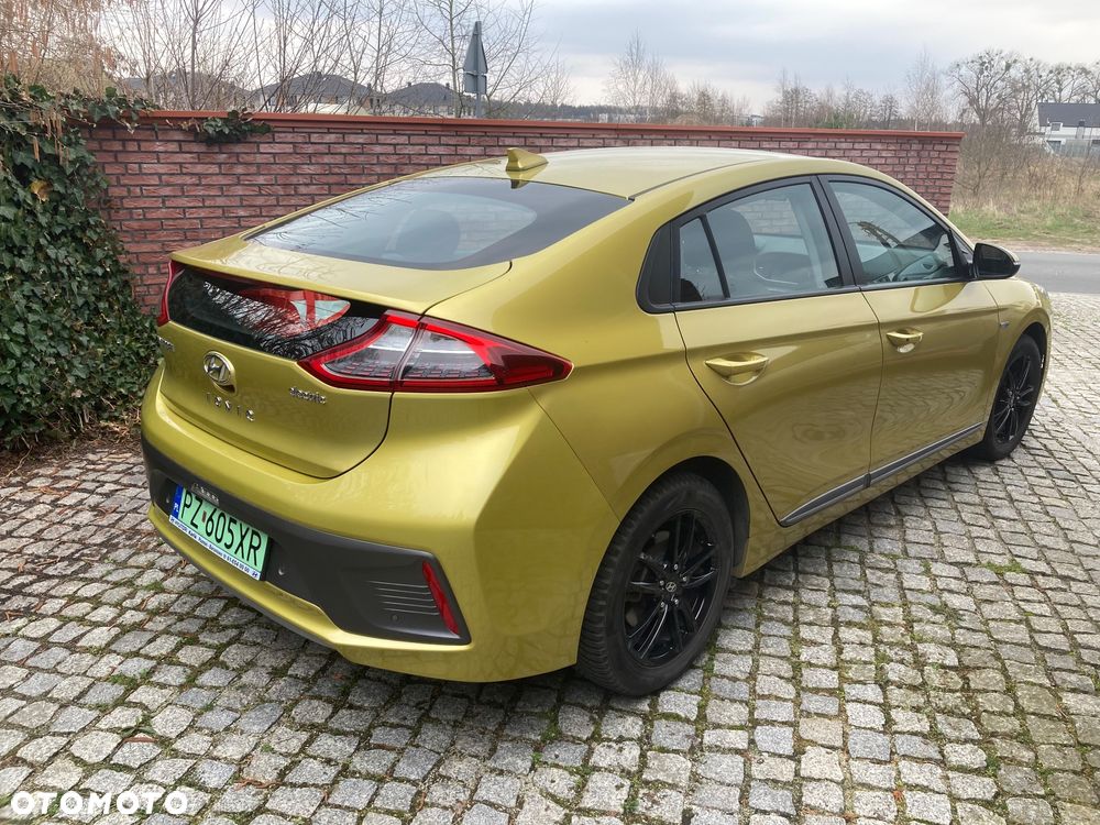 Hyundai IONIQ - 4