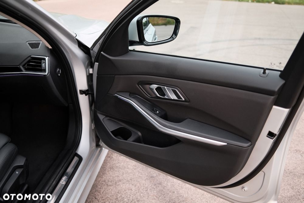 BMW Seria 3 320i Advantage sport - 16
