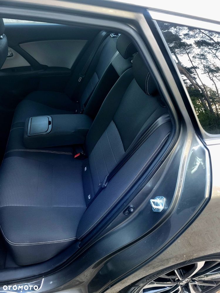 Toyota Avensis Touring Sports 2.0 D-4D Team Deutschland - 14