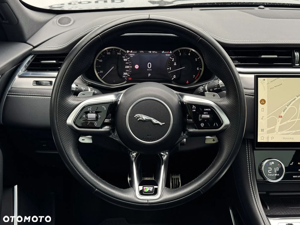 Jaguar F-Pace P250 AWD R-Dynamic SE - 14