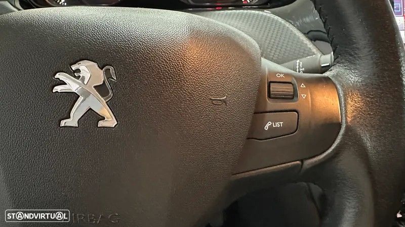 Peugeot 2008 1.6 BlueHDi Style - 22