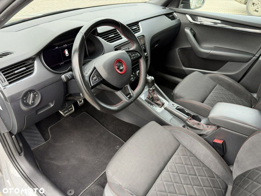 Skoda Octavia Combi 2.0 TDI DSG RS - 20