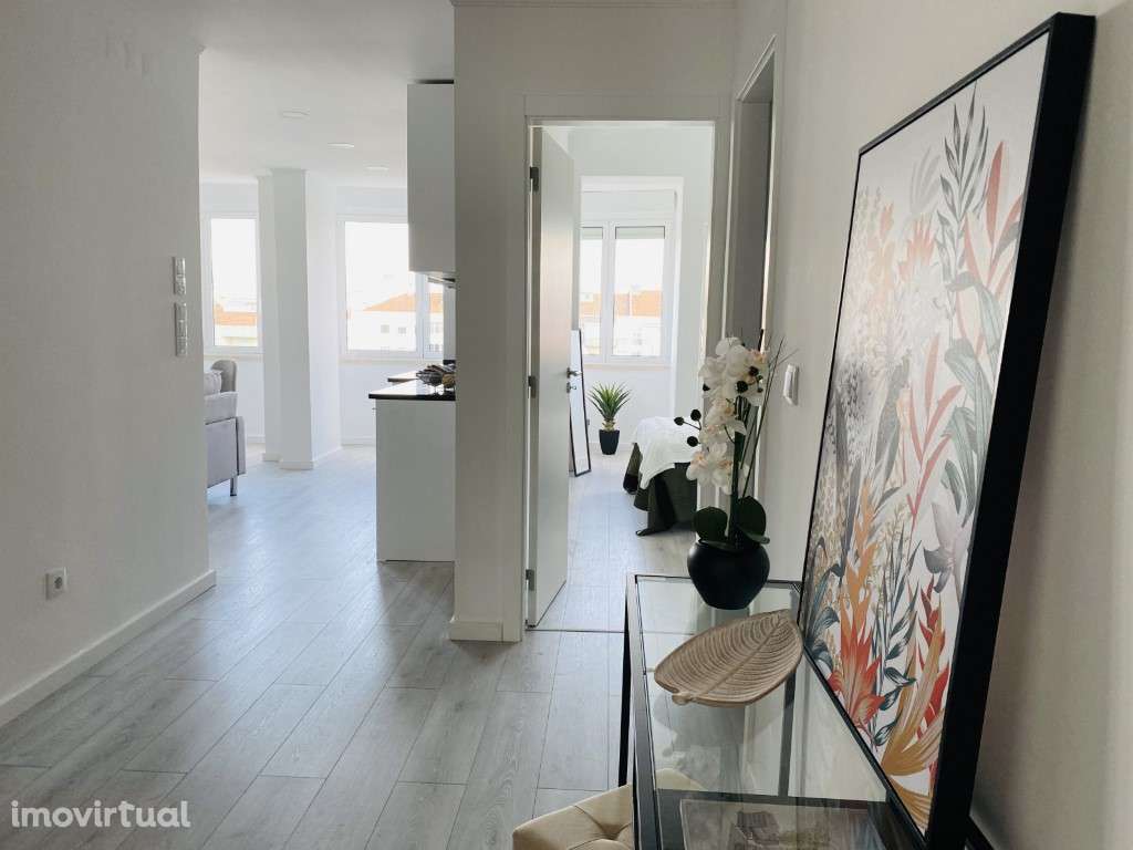 Apartamento T3, totalmente remodelado e mobilado, varanda, Benfica - Grande imagem: 4/24