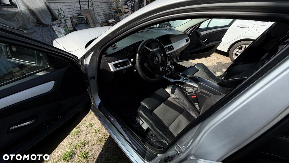 BMW Seria 5 520i - 36