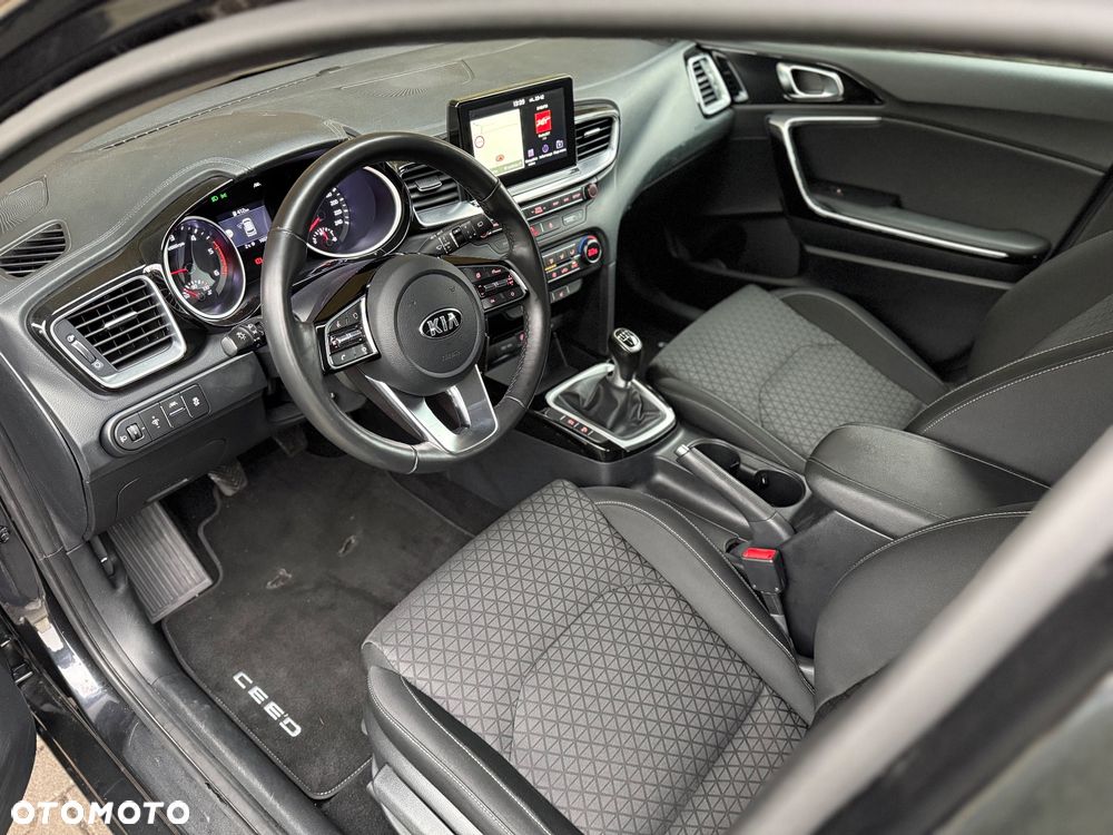 Kia Ceed 1.6 CRDi 136 ISG Spirit - 17