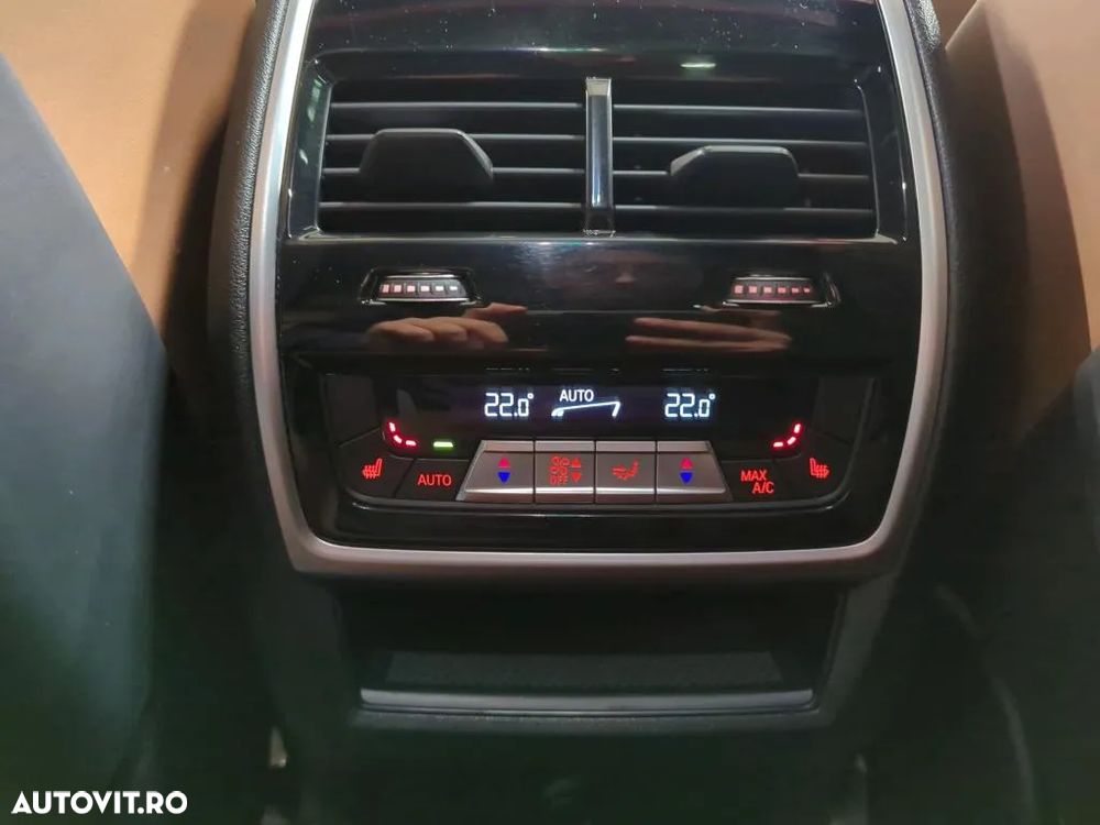BMW X6 xDrive50i - 9