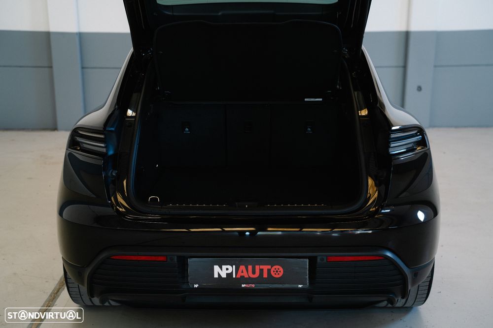 Porsche Macan Electric - 12