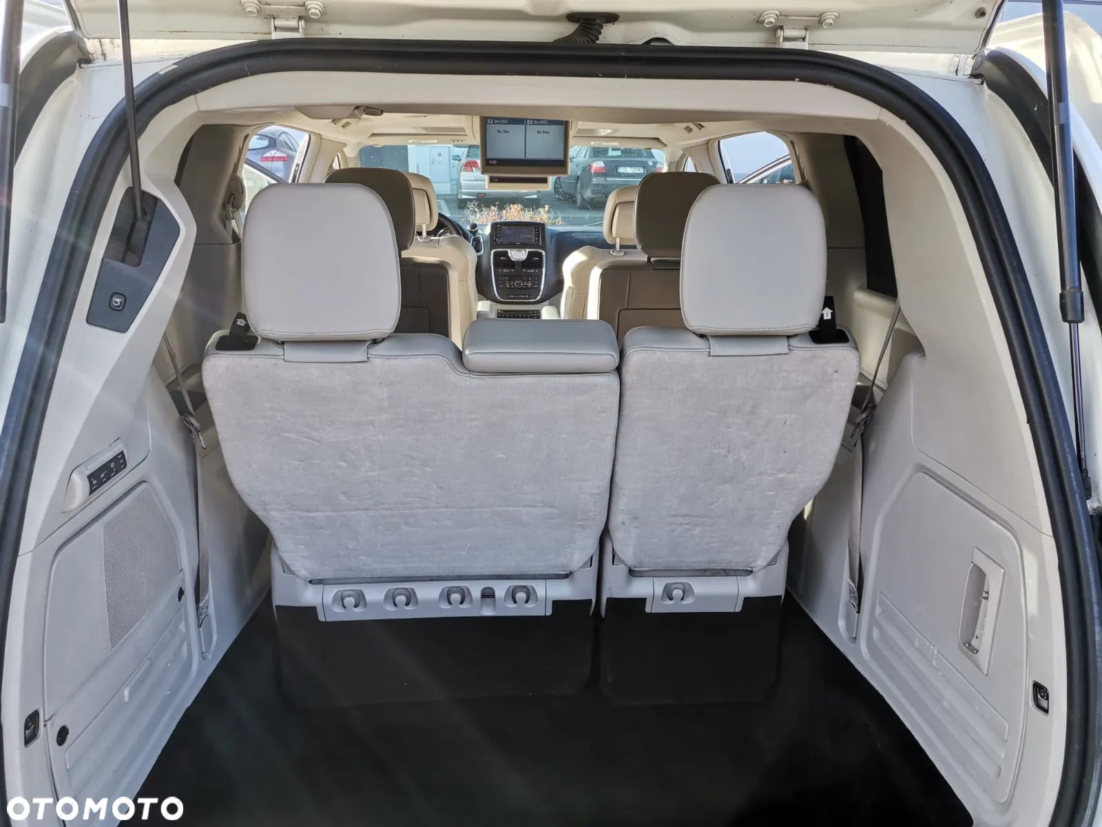 Chrysler Town & Country 3.6 Limited - 16