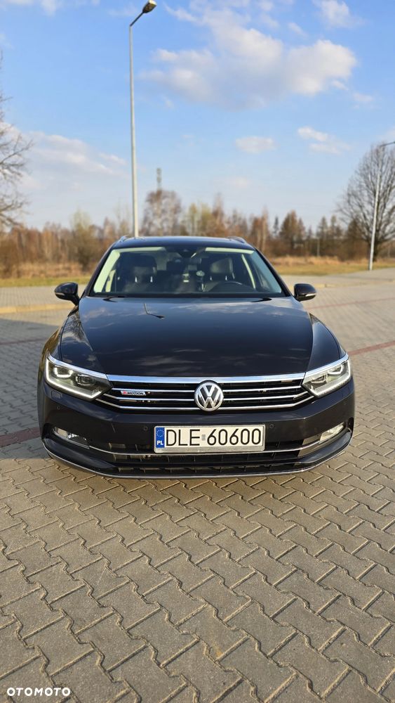 Volkswagen Passat - 1