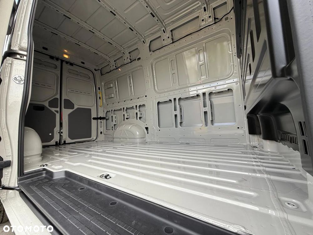 Volkswagen Crafter - 28