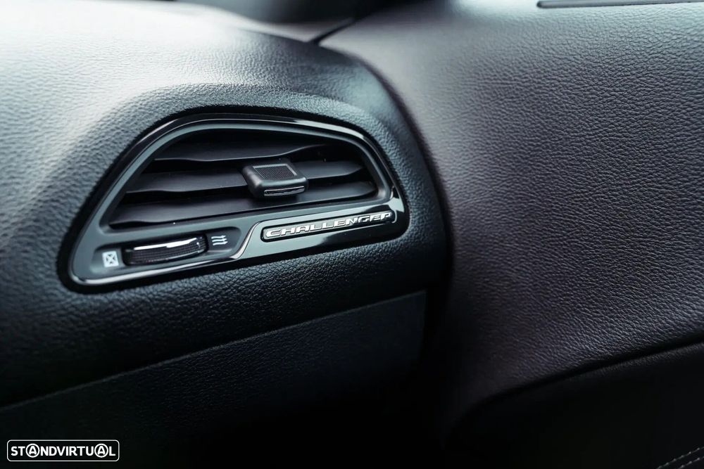 Dodge Challenger - 25