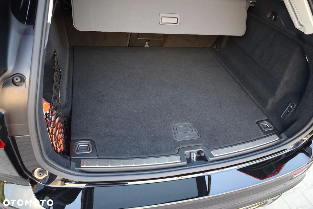 Volvo XC 60 B5 B AWD Plus Dark - 32