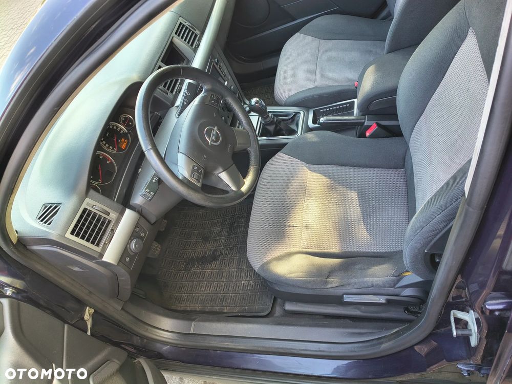 Opel Vectra 1.9 CDTI Essentia - 11