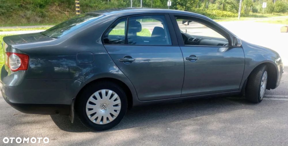 Volkswagen Jetta - 3