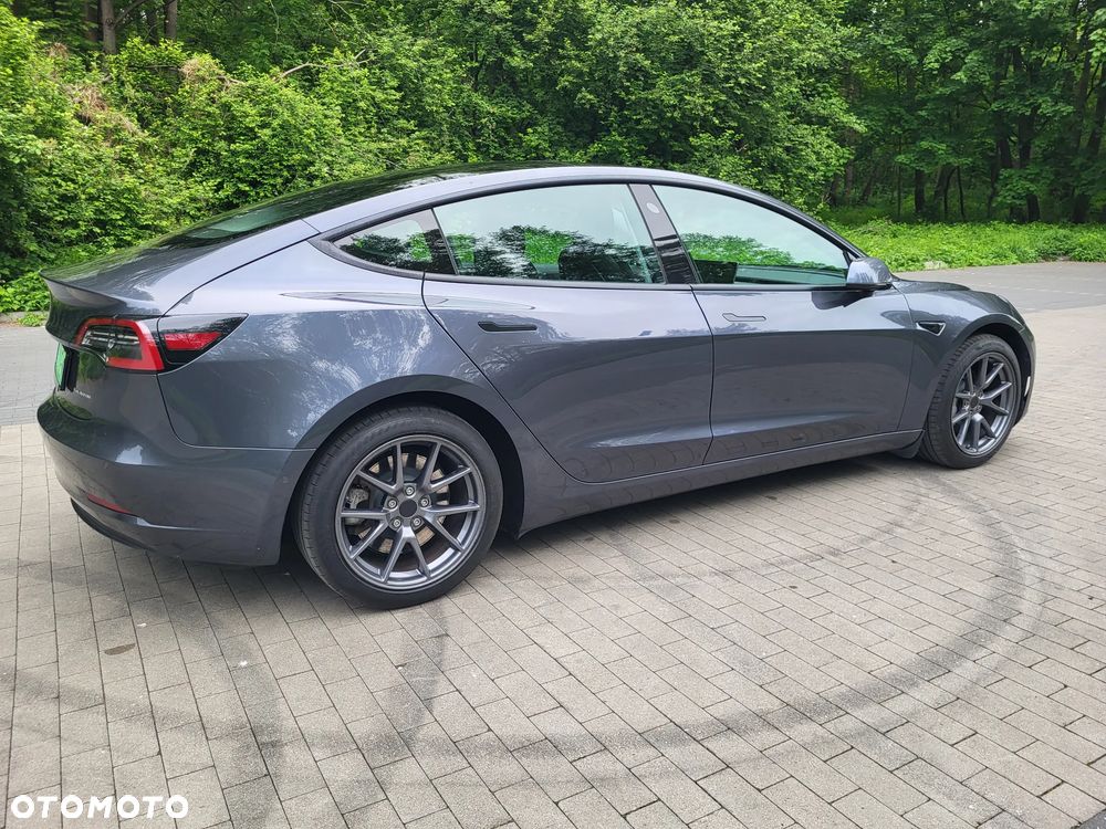 Tesla Model 3 - 5