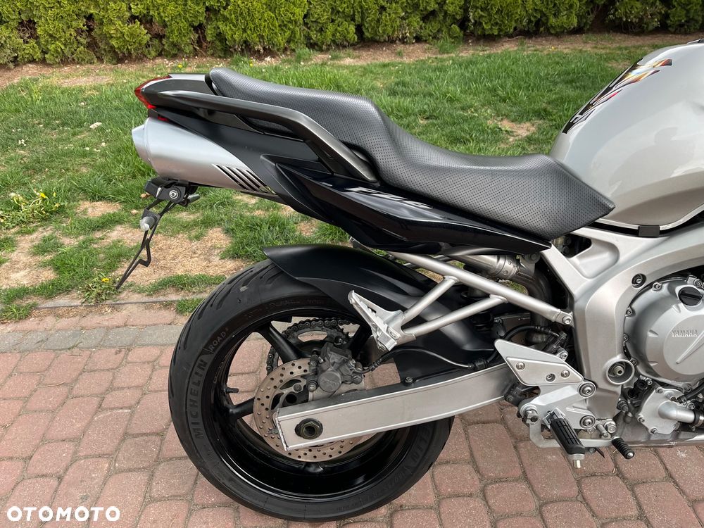 Yamaha FZ6 - 16