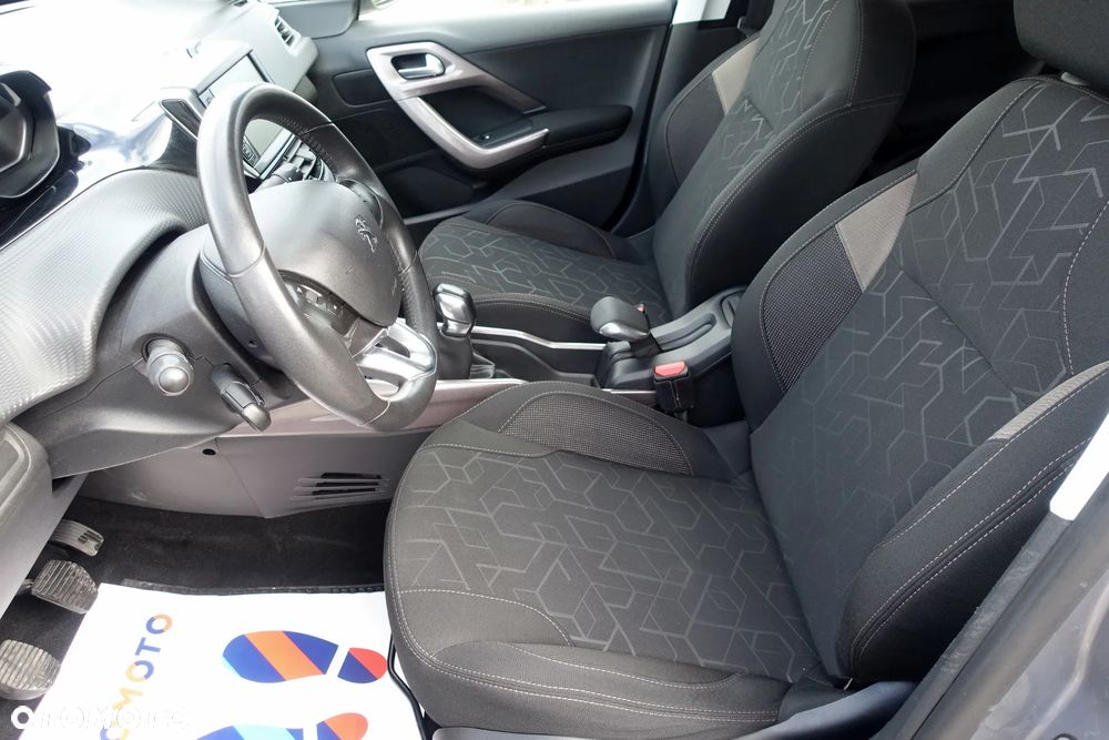Peugeot 2008 1.2 Pure Tech Style - 13