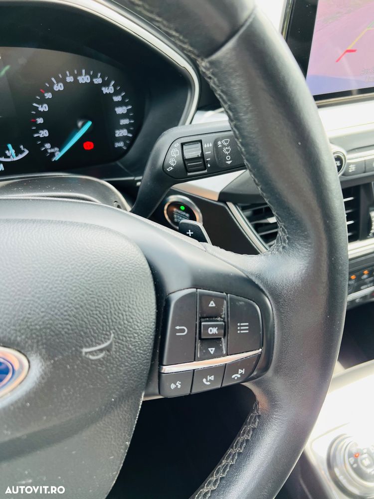 Ford Focus 1.5 TDCi Powershift Titanium - 12